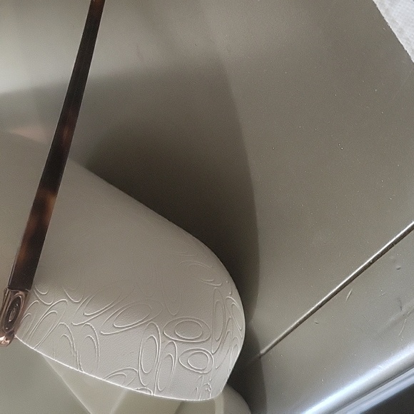 Brand new in the box Oakley aviator sunglasses with turtle shell sides - Picture 5 of 9